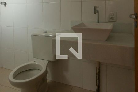 Casa de condomínio à venda com 98m², 2 quartos e 3 vagasBanheiro