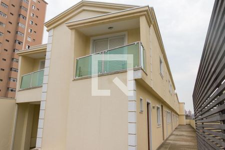 Casa de condomínio à venda com 105m², 2 quartos e 3 vagasFachada