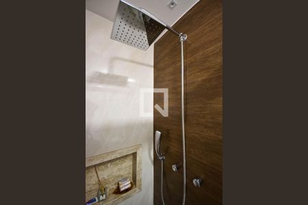 Apartamento à venda com 69m², 2 quartos e 2 vagas Apartamento à venda com 69m², 2 quartos e 2 vagasChuveiro do banheiro