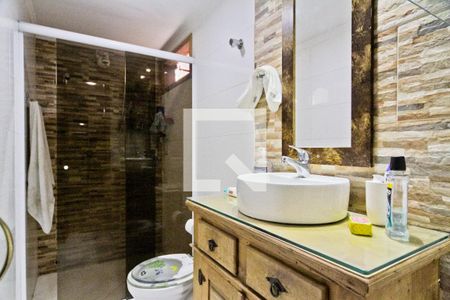 Casa à venda com 274m², 3 quartos e 5 vagasBanheiro da Suíte