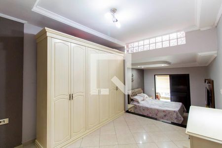 Casa à venda com 220m², 2 quartos e 2 vagasSuíte 