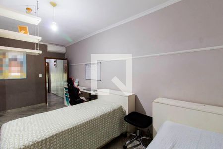 Casa à venda com 220m², 2 quartos e 2 vagasQuarto 