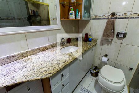 Casa à venda com 220m², 2 quartos e 2 vagasSuíte  Banheiro