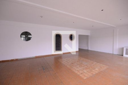 Casa à venda com 192m², 3 quartos e 5 vagas Casa à venda com 192m², 3 quartos e 5 vagasGaragem