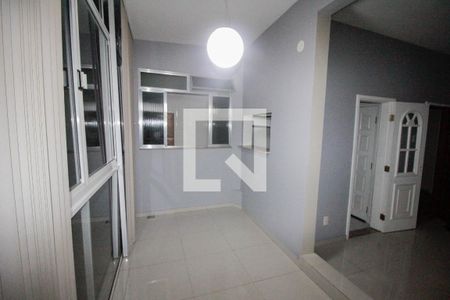 Sala de apartamento para alugar com 2 quartos, 77m² em Jardim Vinte E Cinco de Agosto, Duque de Caxias