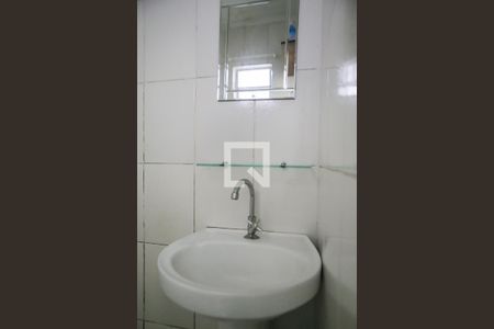 Banheiro de kitnet/studio para alugar com 1 quarto, 14m² em Itararé, São Vicente