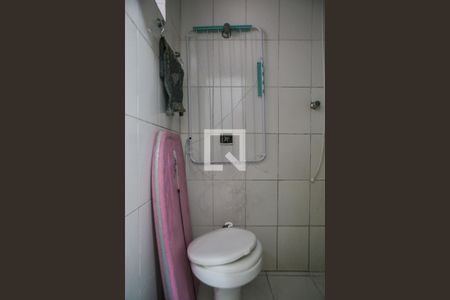 Banheiro de kitnet/studio para alugar com 1 quarto, 14m² em Itararé, São Vicente