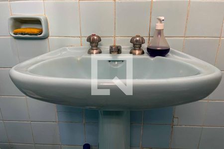 Casa à venda com 300m², 5 quartos e 2 vagas Casa à venda com 300m², 5 quartos e 2 vagasBanheiro