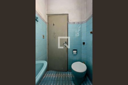 Casa à venda com 300m², 5 quartos e 2 vagas Casa à venda com 300m², 5 quartos e 2 vagasBanheiro