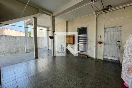 Casa à venda com 300m², 5 quartos e 2 vagas Casa à venda com 300m², 5 quartos e 2 vagasÁrea de Serviço