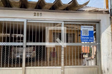 Casa à venda com 300m², 5 quartos e 2 vagas Casa à venda com 300m², 5 quartos e 2 vagasFachada