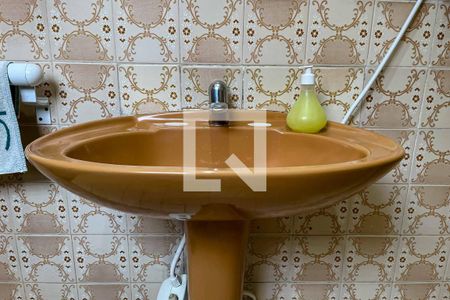 Casa à venda com 300m², 5 quartos e 2 vagas Casa à venda com 300m², 5 quartos e 2 vagasBanheiro 2