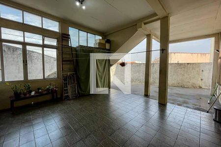 Casa à venda com 300m², 5 quartos e 2 vagas Casa à venda com 300m², 5 quartos e 2 vagasÁrea de Serviço