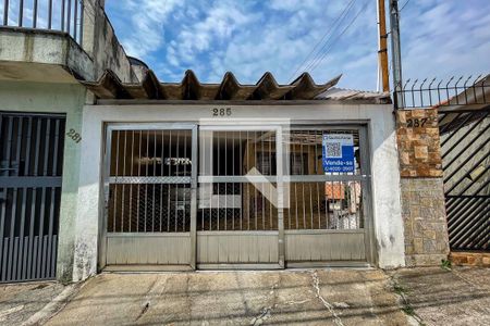 Casa à venda com 300m², 5 quartos e 2 vagas Casa à venda com 300m², 5 quartos e 2 vagasFachada