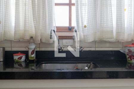 Casa à venda com 500m², 3 quartos e 3 vagas Casa à venda com 500m², 3 quartos e 3 vagasCozinha