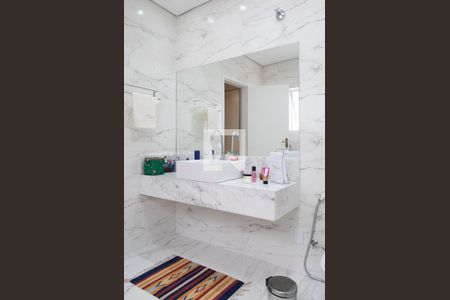 Casa à venda com 500m², 3 quartos e 3 vagas Casa à venda com 500m², 3 quartos e 3 vagasBanheiro quarto 1