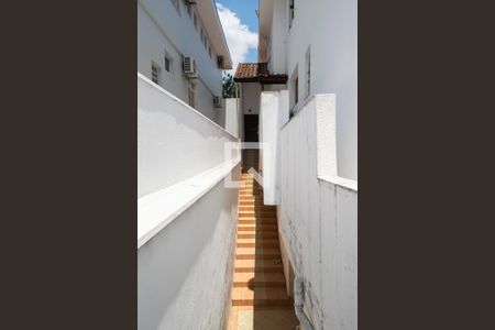 Casa à venda com 500m², 3 quartos e 3 vagas Casa à venda com 500m², 3 quartos e 3 vagasEntrada casa de baixo