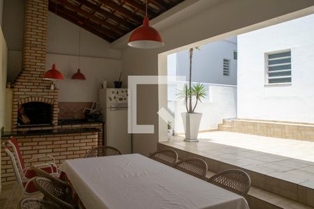 Casa à venda com 500m², 3 quartos e 3 vagas Casa à venda com 500m², 3 quartos e 3 vagasQuintal