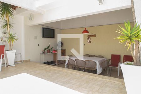 Casa à venda com 500m², 3 quartos e 3 vagas Casa à venda com 500m², 3 quartos e 3 vagasQuintal