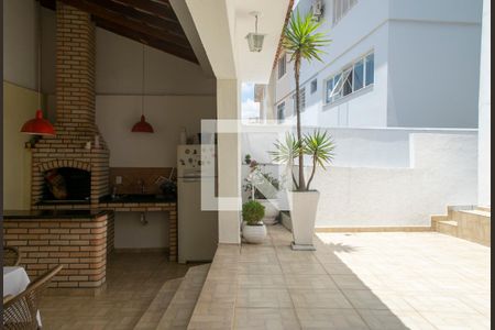 Casa à venda com 500m², 3 quartos e 3 vagas Casa à venda com 500m², 3 quartos e 3 vagasQuintal