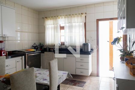 Casa à venda com 500m², 3 quartos e 3 vagas Casa à venda com 500m², 3 quartos e 3 vagasCozinha