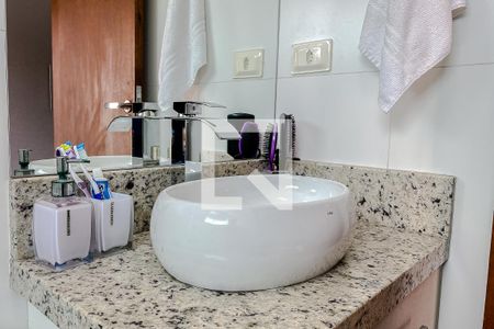 Casa à venda com 240m², 3 quartos e 3 vagasBanheiro da Suíte 1