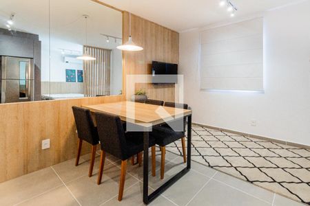 Studio para alugar com 36m², 1 quarto e sem vaga Studio para alugar com 36m², 1 quarto e sem vagaStudio - mesa e cadeiras de jantar