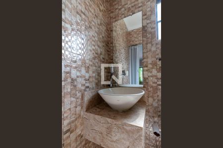 Casa à venda com 201m², 3 quartos e 2 vagasBanheiro Quarto 1 - Suite