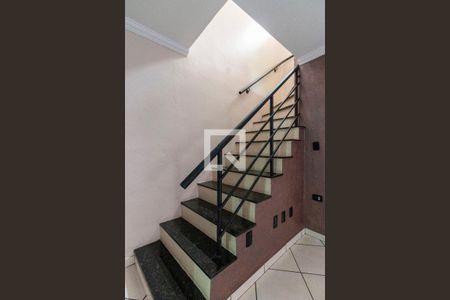 Casa à venda com 201m², 3 quartos e 2 vagasEscada