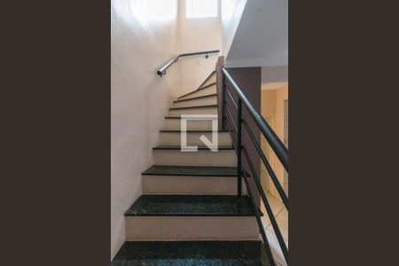 Casa à venda com 201m², 3 quartos e 2 vagasEscada