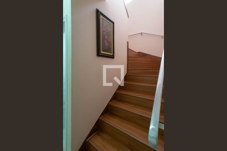 Escada de casa à venda com 2 quartos, 180m² em Vila Harmonia, Guarulhos