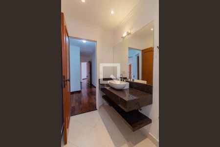 Apartamento para alugar com 185m², 4 quartos e 3 vagas Apartamento para alugar com 185m², 4 quartos e 3 vagasBanheiro Corredor