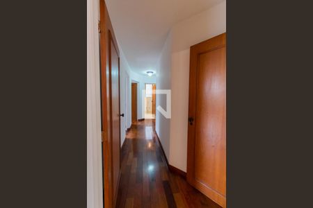 Apartamento para alugar com 185m², 4 quartos e 3 vagas Apartamento para alugar com 185m², 4 quartos e 3 vagasCorredor