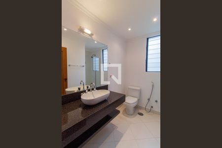 Apartamento para alugar com 185m², 4 quartos e 3 vagas Apartamento para alugar com 185m², 4 quartos e 3 vagasBanheiro Corredor