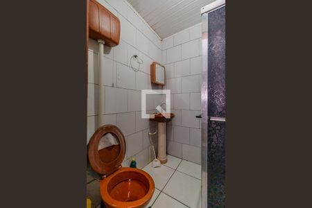 Banheiro de casa à venda com 2 quartos, 20m² em Vila Nova, Porto Alegre