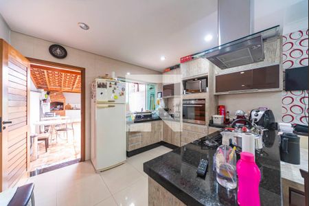 Casa à venda com 250m², 3 quartos e 4 vagasCozinha 