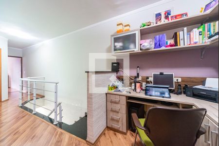 Casa à venda com 250m², 3 quartos e 4 vagasEscritório e Hall da escada