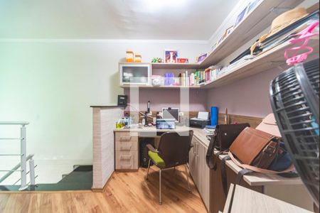 Casa à venda com 250m², 3 quartos e 4 vagasEscritório e Hall da escada