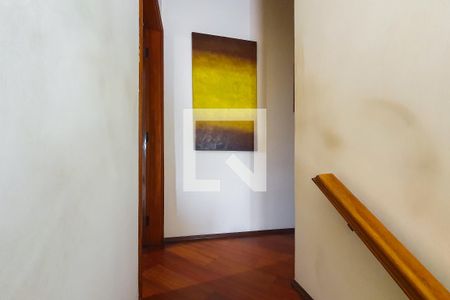 Casa para alugar com 240m², 4 quartos e 2 vagasEscada