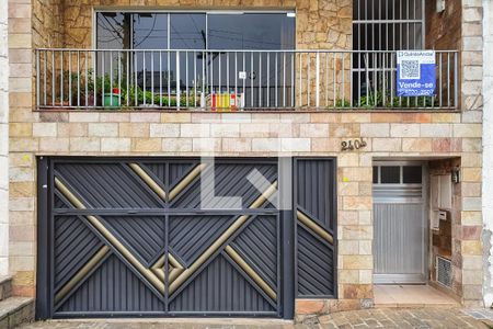 Casa para alugar com 240m², 4 quartos e 2 vagasFachada