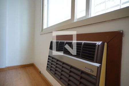 Sala de apartamento para alugar com 3 quartos, 80m² em Floresta, Porto Alegre