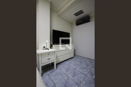 Suíte de casa à venda com 4 quartos, 310m² em Vila Liviero, São Paulo