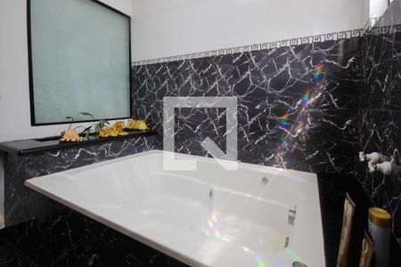 Casa à venda com 310m², 4 quartos e 2 vagas Casa à venda com 310m², 4 quartos e 2 vagasBanheiro da Suíte