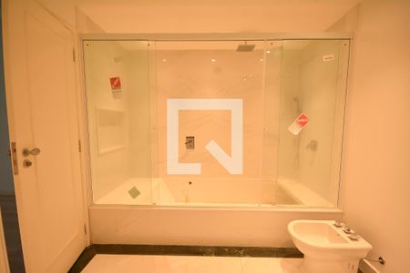 Apartamento para alugar com 430m², 4 quartos e 1 vagaBanheiro da suíte 3