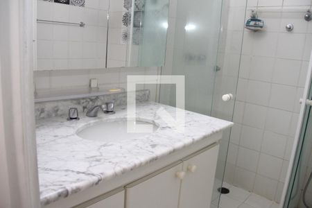 Apartamento à venda com 80m², 2 quartos e 2 vagasBanheiro da Suíte