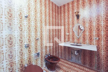 Casa à venda com 245m², 5 quartos e 4 vagas Casa à venda com 245m², 5 quartos e 4 vagasBanheiro suite