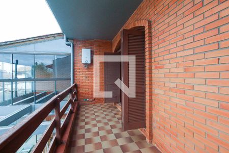 Casa à venda com 245m², 5 quartos e 4 vagas Casa à venda com 245m², 5 quartos e 4 vagasVaranda