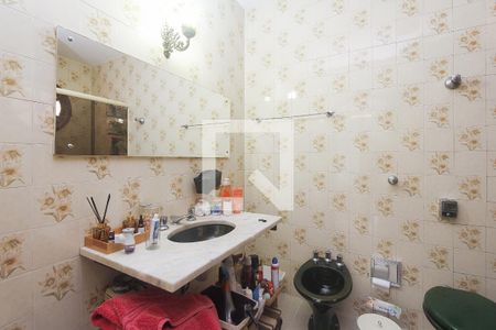 Casa à venda com 245m², 5 quartos e 4 vagas Casa à venda com 245m², 5 quartos e 4 vagasBanheiro social