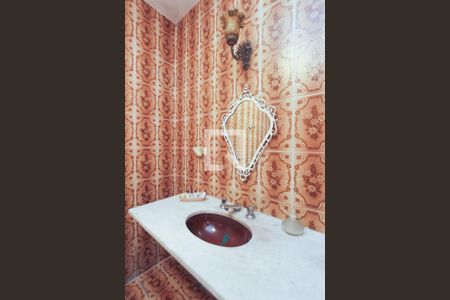 Casa à venda com 245m², 5 quartos e 4 vagas Casa à venda com 245m², 5 quartos e 4 vagasBanheiro suite