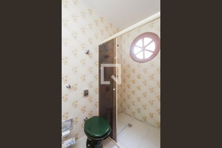 Casa à venda com 245m², 5 quartos e 4 vagas Casa à venda com 245m², 5 quartos e 4 vagasBanheiro social